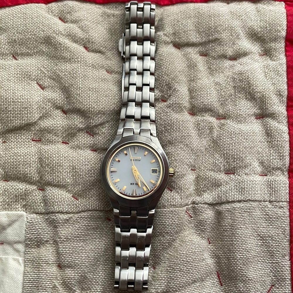Good condition, no batteries needed. Eco drive .